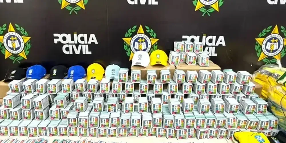 Febre nacional, as figurinhas da Copa são vendidas, regularmente, por cerca de R$ 7 o pacote com sete unidades