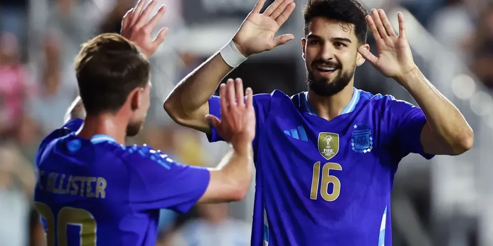 Flaco López em ação pela Seleção Argentina