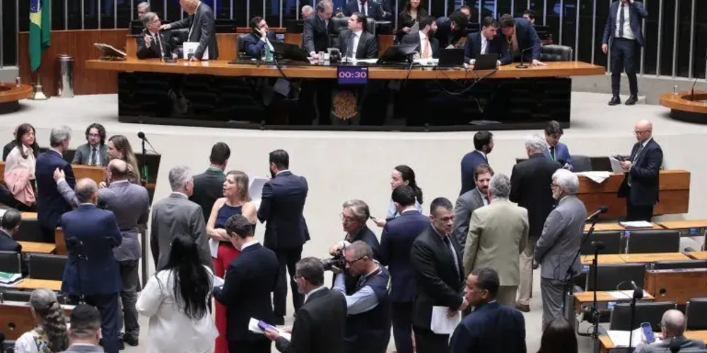 Sessão deliberativa no Plenário da Câmara