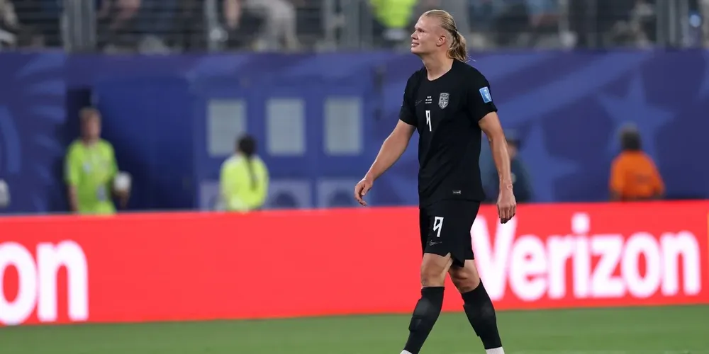 Junto a Haaland, o atacante francês Kylian Mbappé também aparece em segundo na briga por mais gols marcados nesse Mundial