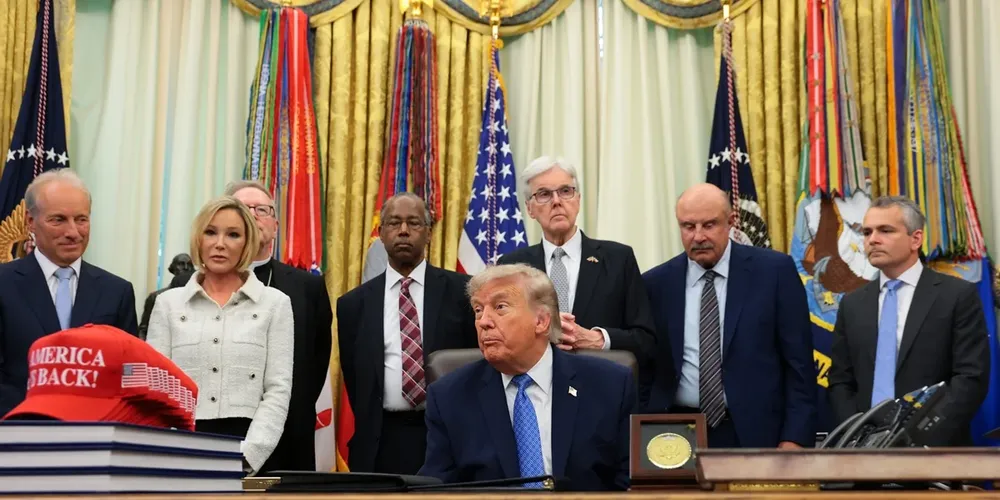 A operação, anunciada em comunicado do Comando Central dos EUA, cumpriu ordens de Trump