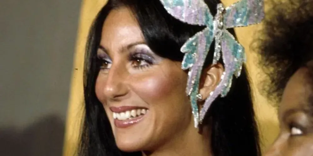 Cher completa 80 anos