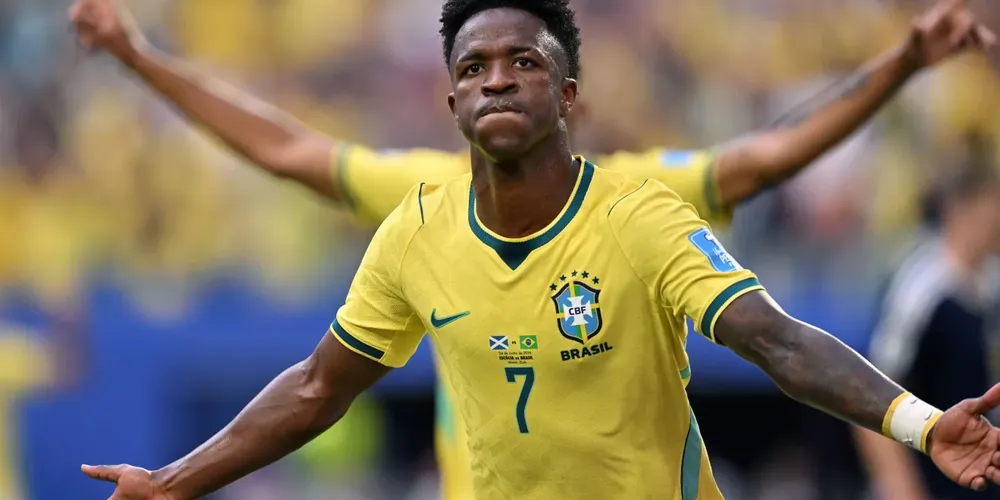 Vini Jr. comemora gol do Brasil sobre a Escócia
