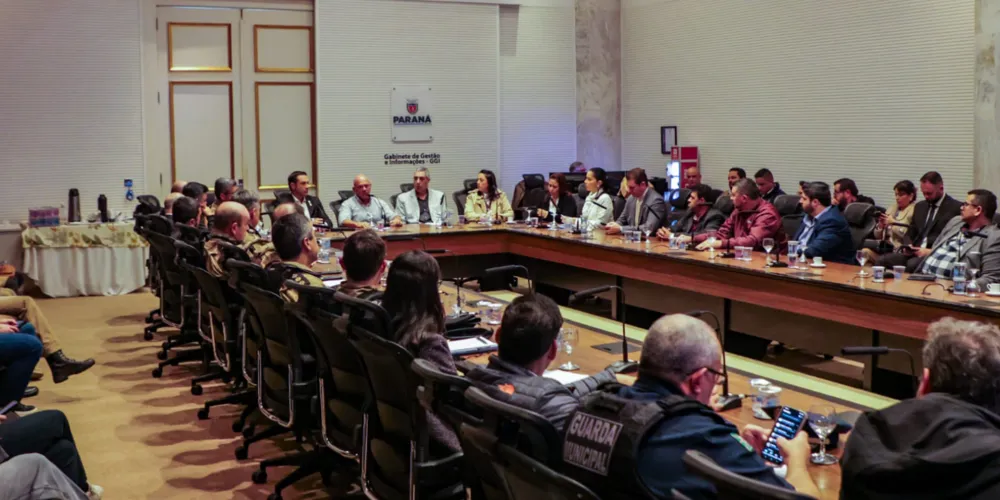 Decisão foi discutida em reunião com representantes de sindicatos e associações de taxistas e motoristas de aplicativos