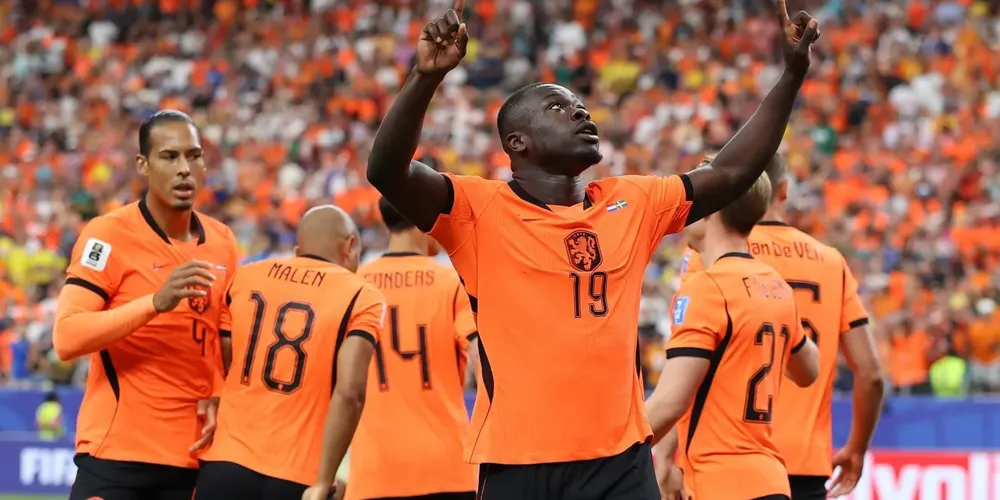 Brobbey marcou dois gols na vitória holandesa