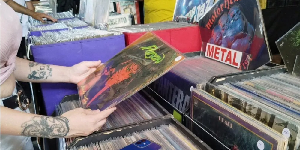 Com entrada gratuita o dia todo, a Vinyl Club oferece ao público a oportunidade de garimpar discos dos mais variados estilos