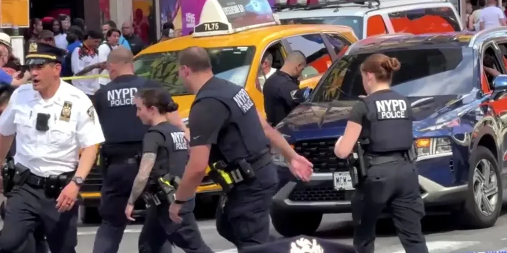 Polícia de Nova York investiga disparo de tiros na Times Square