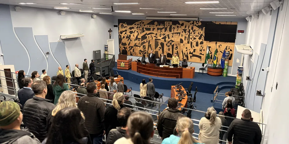A cerimônia reuniu autoridades, lideranças regionais, familiares e amigos do deputado