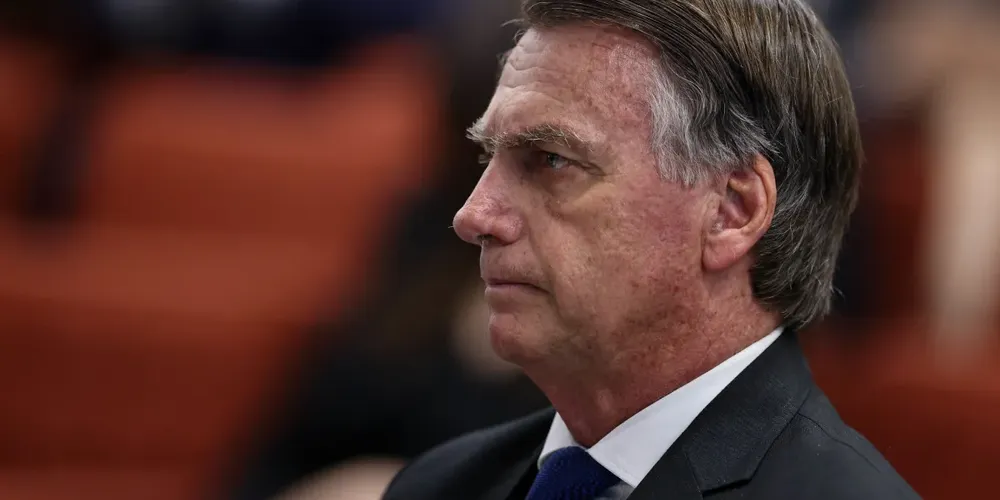 A defesa afirma ainda que Bolsonaro não tem interesse na restituição da arma enquanto estiver sob prisão domiciliar