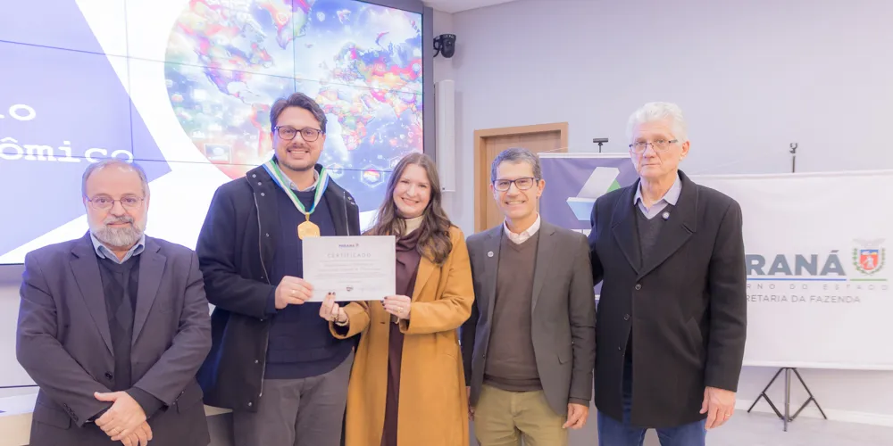 O Departamento de Economia da Universidade Estadual de Ponta Grossa (UEPG) recebeu da Secretaria de Estado da Fazenda do Paraná (Sefa) a Medalha do Mérito Fazendário
