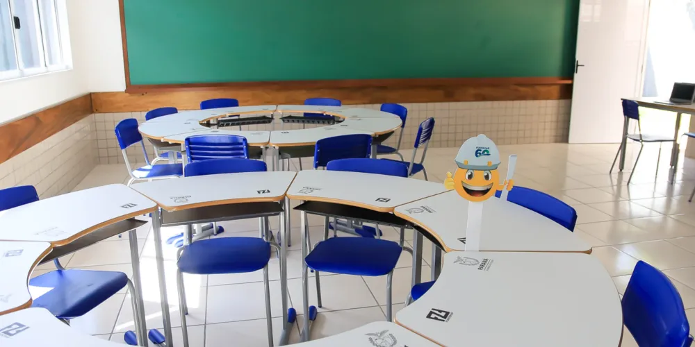 Investimentos incluem conjuntos de carteiras trapezoidais e mesas hexagonais com cadeiras para bibliotecas