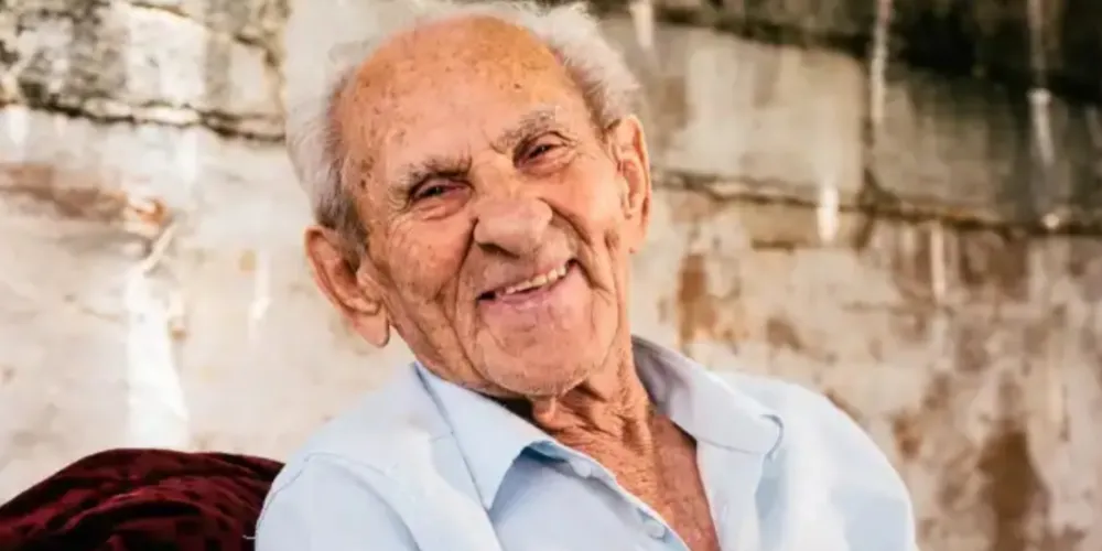 Vovô Anésio e seu neto, Caio Fiori, compartilhavam conteúdos bem-humorados nas redes sociais; Anésio faleceu aos 88 anos