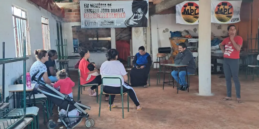 Reunião realizada nesta terça-feira (27) entre o MPL, Ocupação Ericson John Duarte e advogado das famílias e as mães das crianças