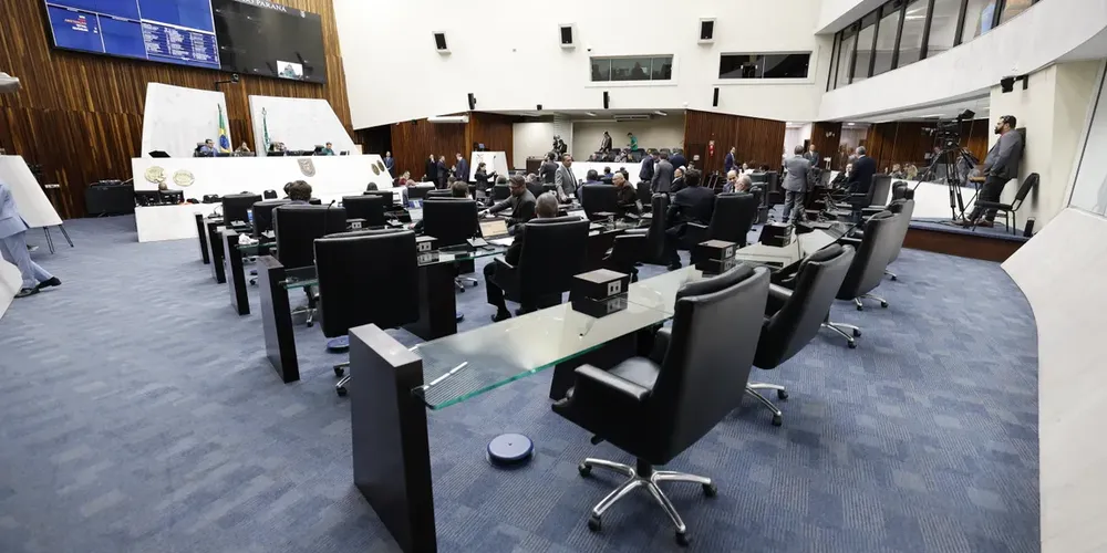Pauta da sessão plenária desta segunda-feira (6) foi composta por sete itens.
