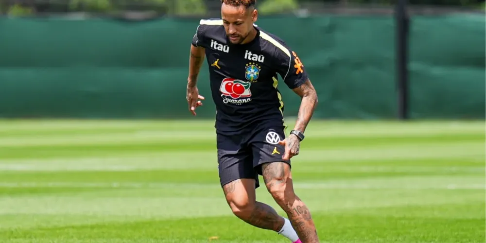 Treino deste domingo (21) foi o primeiro em que Neymar participou por completo após sofrer lesão na panturrilha