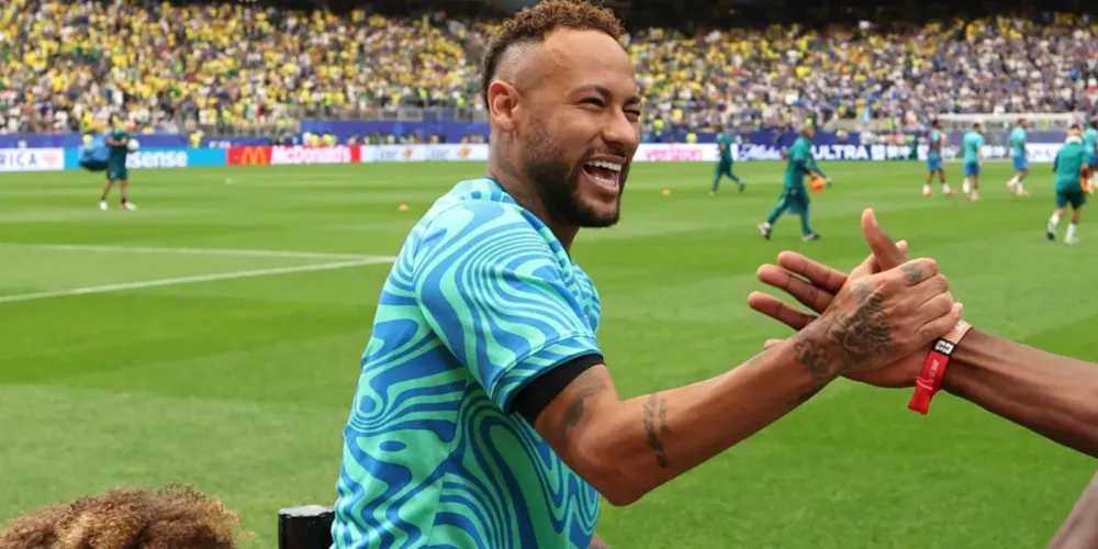 Neymar cumprimenta Jimmy Butler