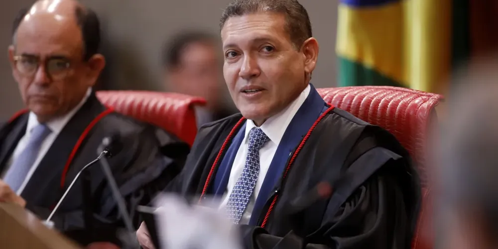 O ministro Kássio Nunes Marques toma posse como presidente da Corte nesta terça-feira (12)