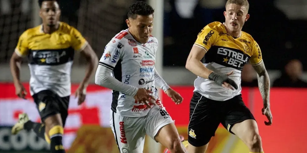 Partida entre Operário e Criciúma, pela Série B