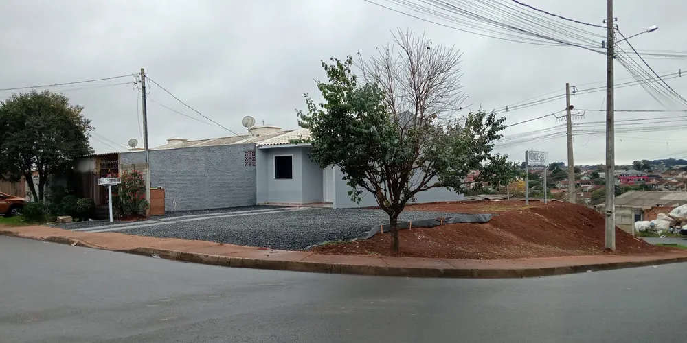 O imóvel, que está à venda no valor de R$ 210 mil, possui 248 metros quadrados de área total