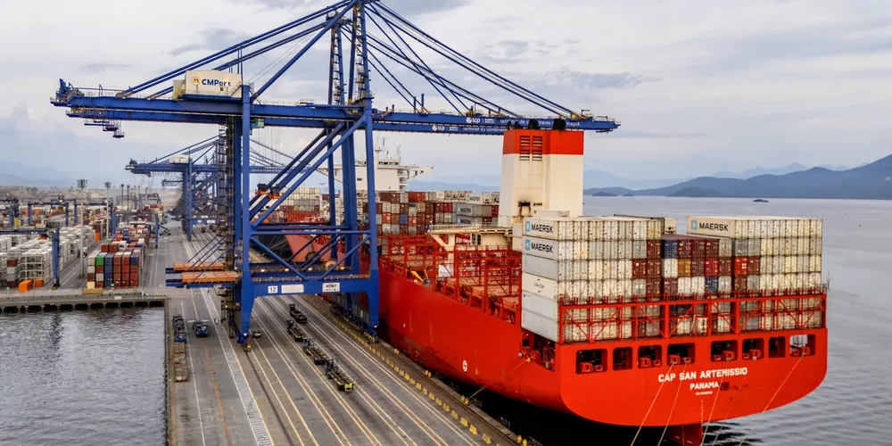 Corredor de exportação do Porto de Paranaguá garante o escoamento de milhões de toneladas de grãos para o mercado internacional
