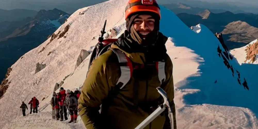 A nova conquista ocorre logo após o paranaense atingir o topo do Monte Everest