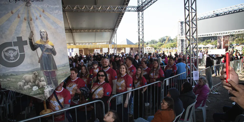 A missa reuniu fiéis de todas as paróquias da Diocese, além de membros do clero, religiosos, bispos convidados e autoridades