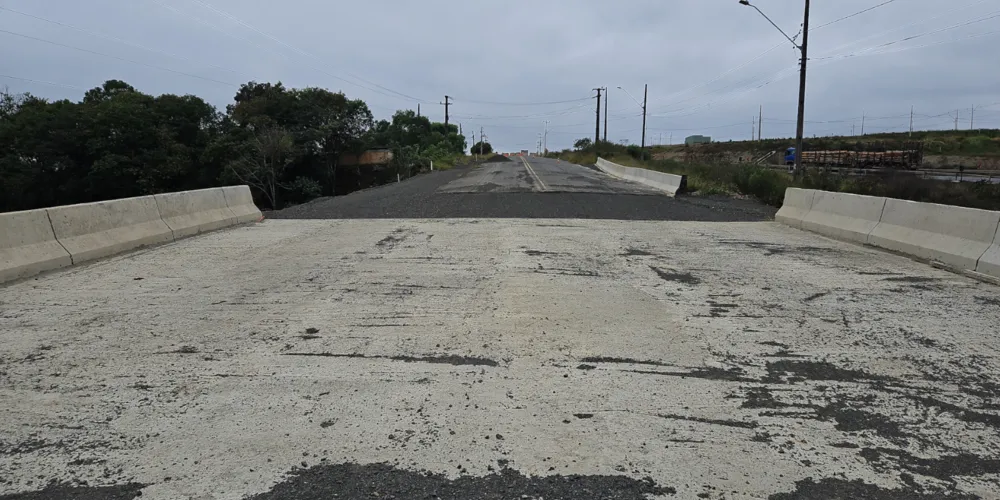 A obra foi paralisada com cerca de 50% de execução