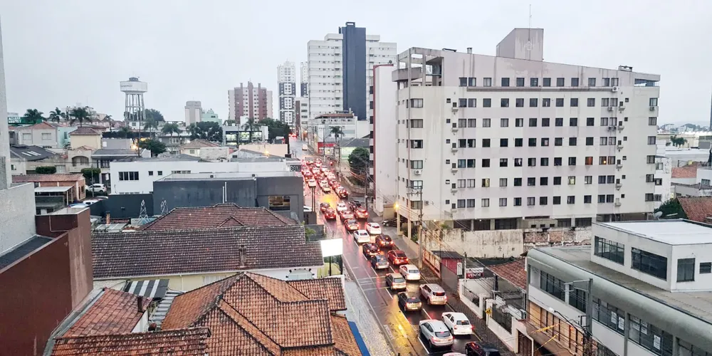 Chuvas atingem toda região nesta quarta (10) e derruba temperaturas