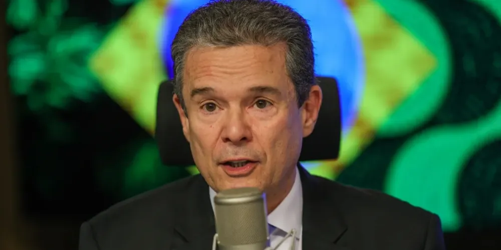 Ministro André de Paula analisa projeções de juros e novos mercados para o agronegócio em fórum em São Paulo