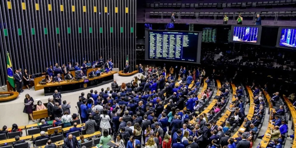 Projeto permite a partidos políticos, mandatários e candidatos registrar junto à Justiça Eleitoral um número de telefone celular oficial para o envio de mensagens de propaganda eleitoral e partidária aos eleitores