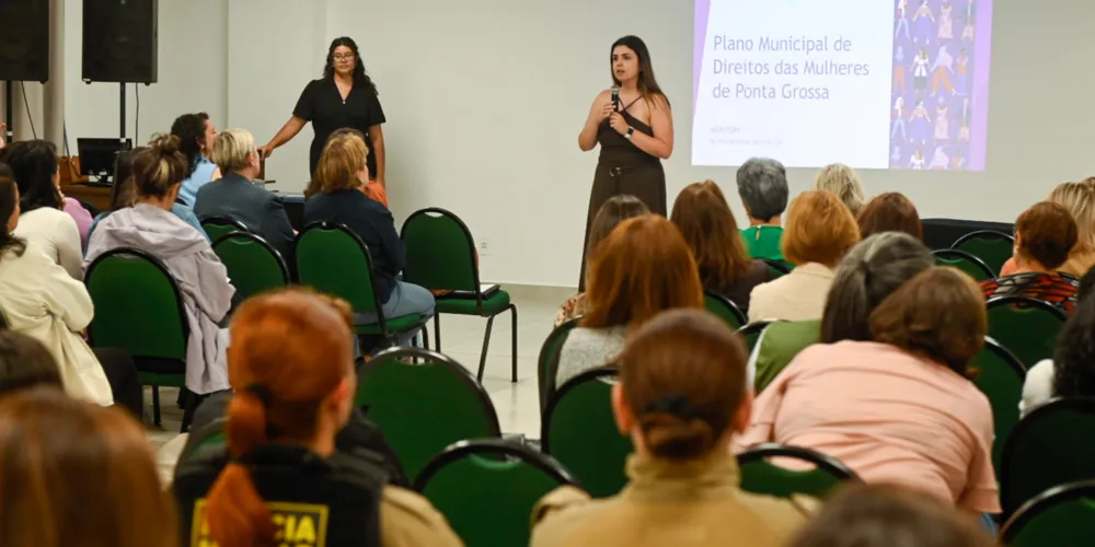 A secretária municipal da Família e Desenvolvimento Social de Ponta Grossa, Camila Calisto Sanches, apresentou o 1º Plano Municipal de Políticas para as Mulheres