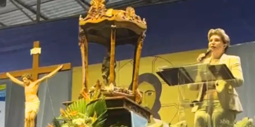 A prefeita Elizabeth Schmidt (União Brasil) discursou na Santa Missa em Ação de Graças da Diocese de Ponta Grossa neste domingo
