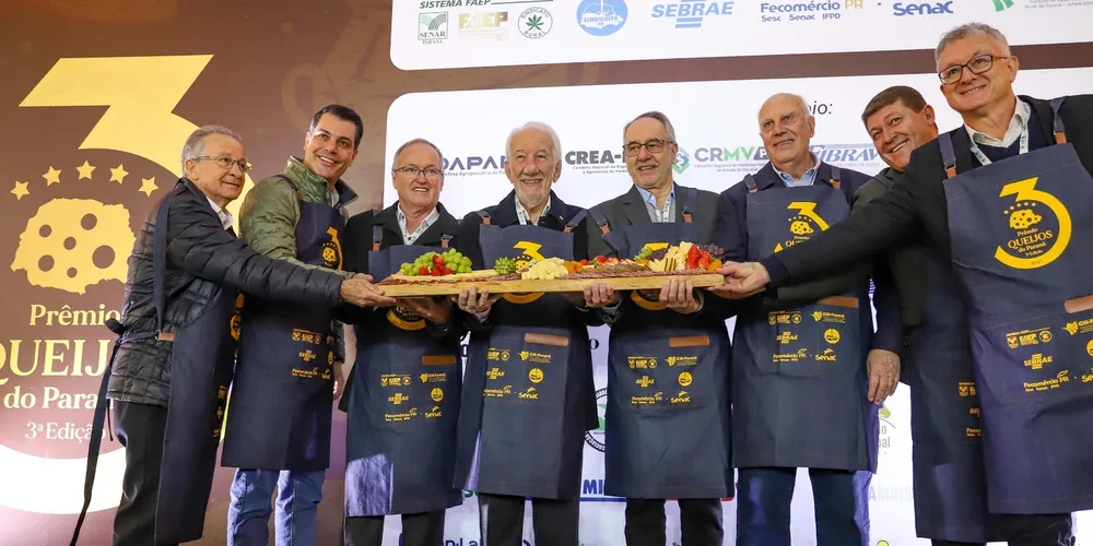 Autoridades e comitê gestor formalizam o lançamento da 3ª edição do Prêmio Queijos do Paraná em Curitiba