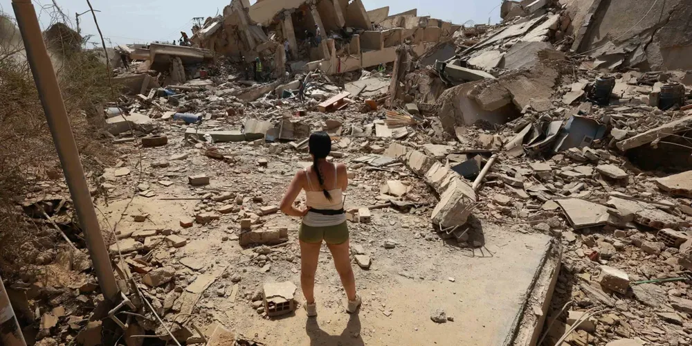 Os terremotos ocorreram na manhã de 24 de junho, quando dois tremores de magnitude 7,2 e 7,5 foram registrados com menos de um minuto de intervalo