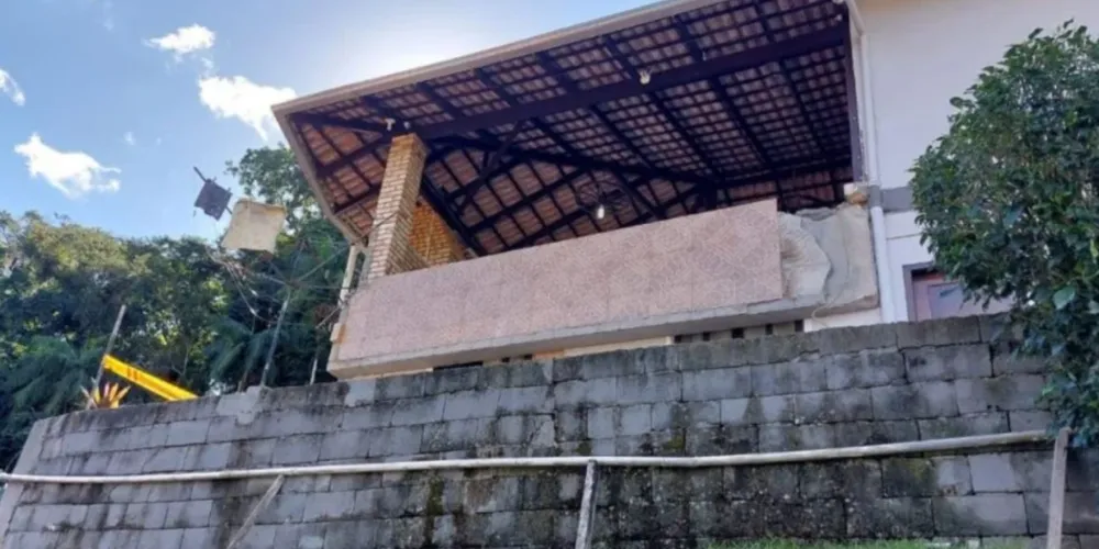 Sacada desabou durante almoço de Dia das Mães