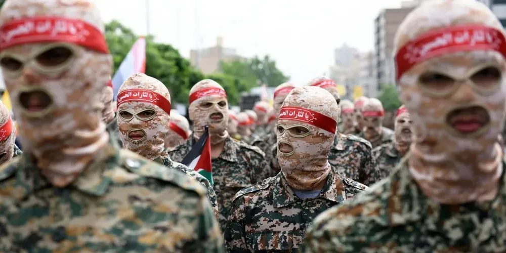 Integrantes da Guarda Revolucionária Islâmica do Irã marcham durante o comício anual pró-Palestina em Teerã