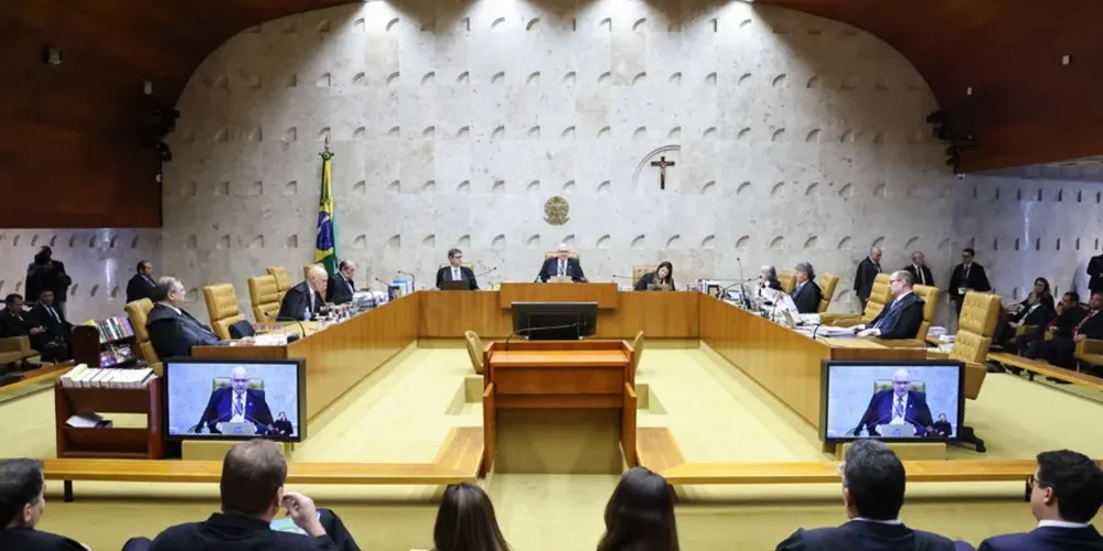 A norma alterou a Consolidação das Leis do Trabalho (CLT) para definir que as empresas deverão pagar multa de 10 vezes o valor do salário em caso de discriminação salarial