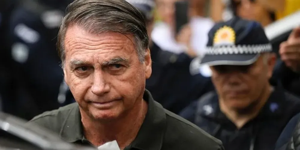 Condenado a 27 anos e três meses de prisão por tentativa de golpe de Estado, Bolsonaro cumpre sua pena em casa desde o dia 27 de março