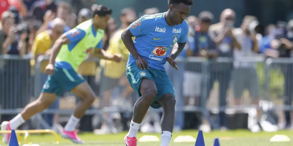 Vini Jr durante o treino da Seleção Brasileira