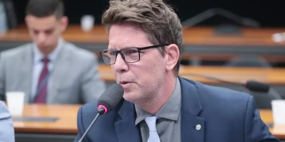 Frias é produtor do longa e ex-secretário de Cultura na gestão Bolsonaro e disse que Flávio Bolsonaro apenas cedeu direitos de imagem