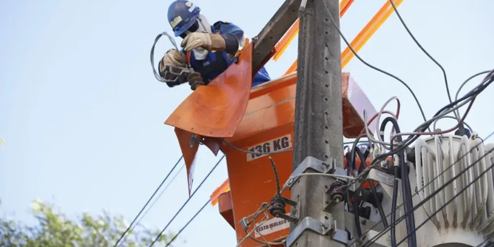 A Copel informou que os trabalhos de religamento continuam sendo realizados de forma dinâmica