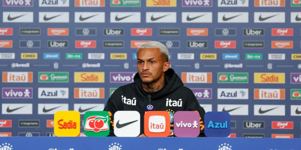 Wesley durante entrevista coletiva pela Seleção Brasileira em Nova Jersey