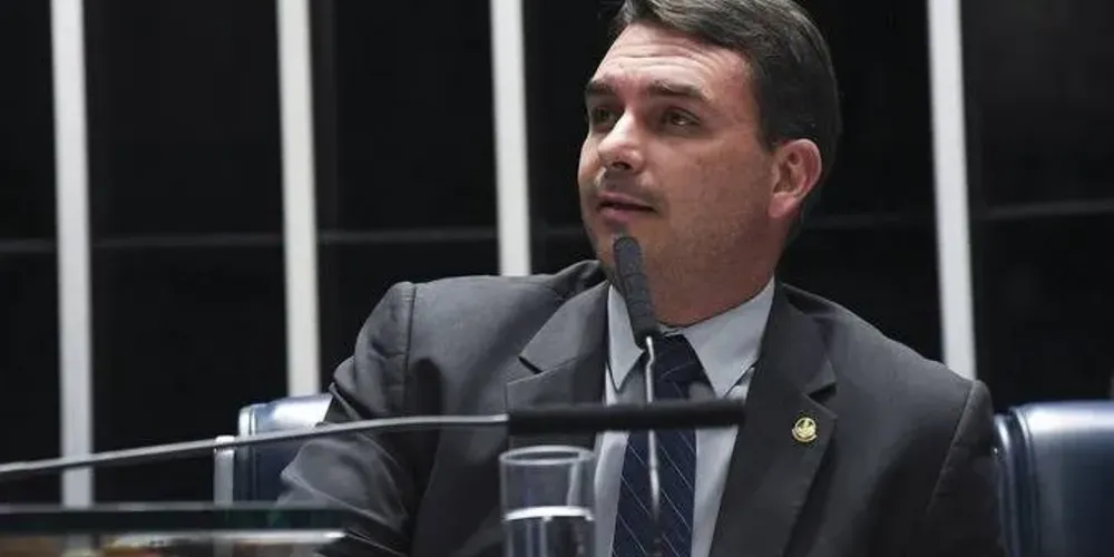 O pedido de suspensão foi feito pelo PL após a divulgação do áudio entre Flávio Bolsonaro e Daniel Vorcaro