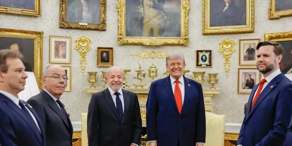 Donald Trump, Lula e líderes políticos durante encontro no Salão Oval da Casa Branca
