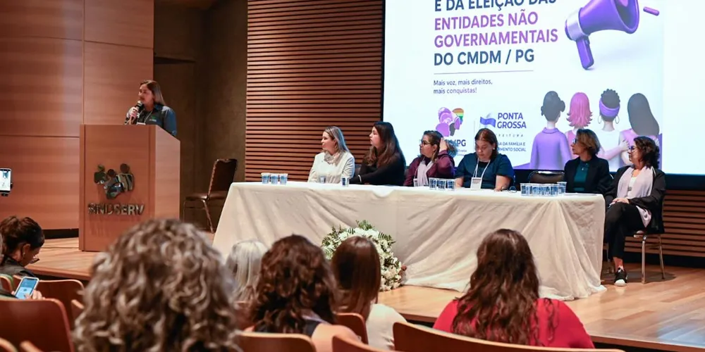 No período da manhã, o destaque foi a palestra “Feminicídio e justiça: punir é suficiente?”, ministrada pela professora Silvana Mariano