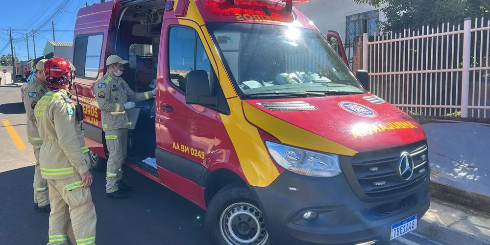 Equipes dos Bombeiros estiveram no local para atender a ocorrência