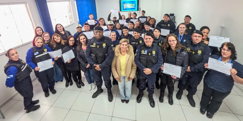 A cerimônia de entrega dos certificados contou com a presença da prefeita Elizabeth Schmidt