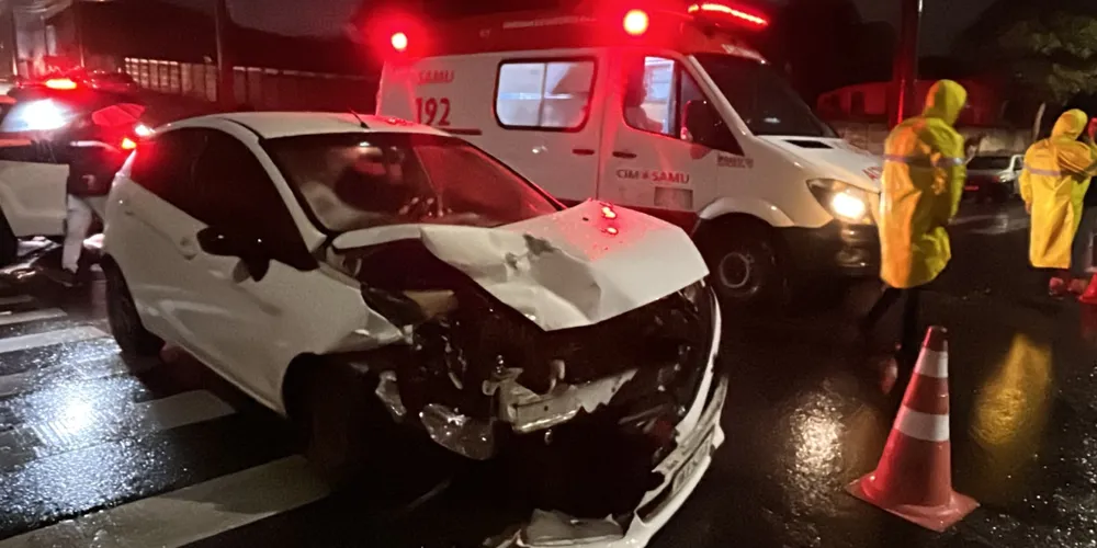 Apesar dos danos materiais nos veículos, ambos os motoristas recusaram o encaminhamento hospitalar