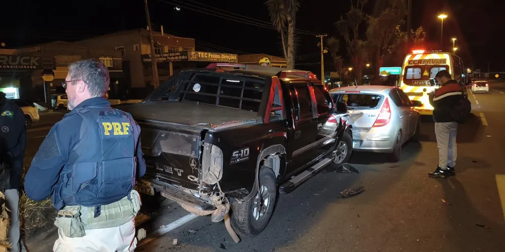 Acidente na Avenida Souza Naves, em Ponta Grossa