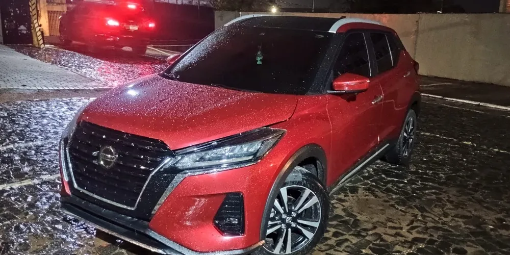 Os policiais localizaram um Nissan Kicks na Rua Camilo Castelo Branco, em Uvaranas
